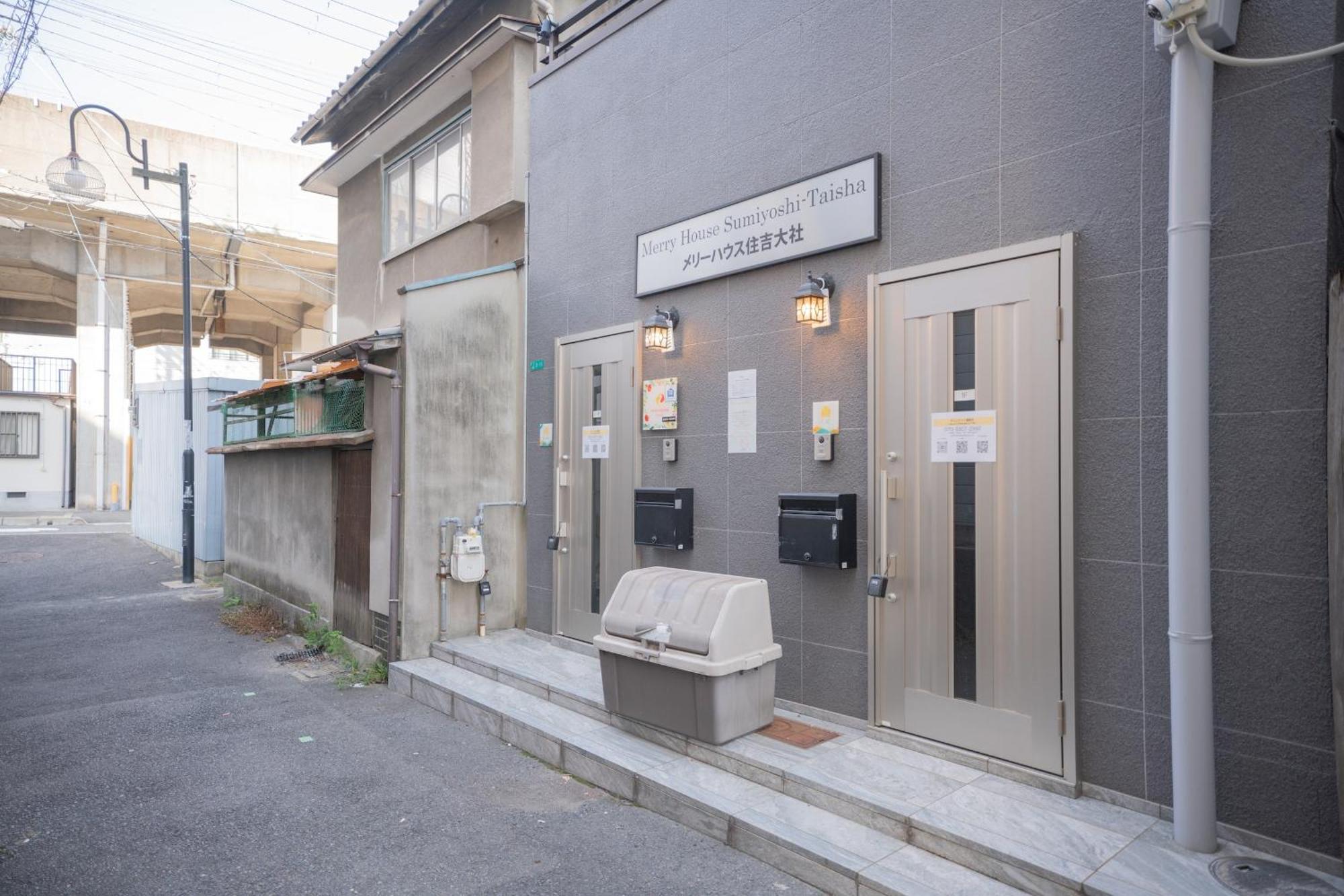 住吉メリー4階建戸建て 最大14人まで! 住吉大社徒歩圏内 梅田奈良関空まで直行 Villa Osaka Bagian luar foto