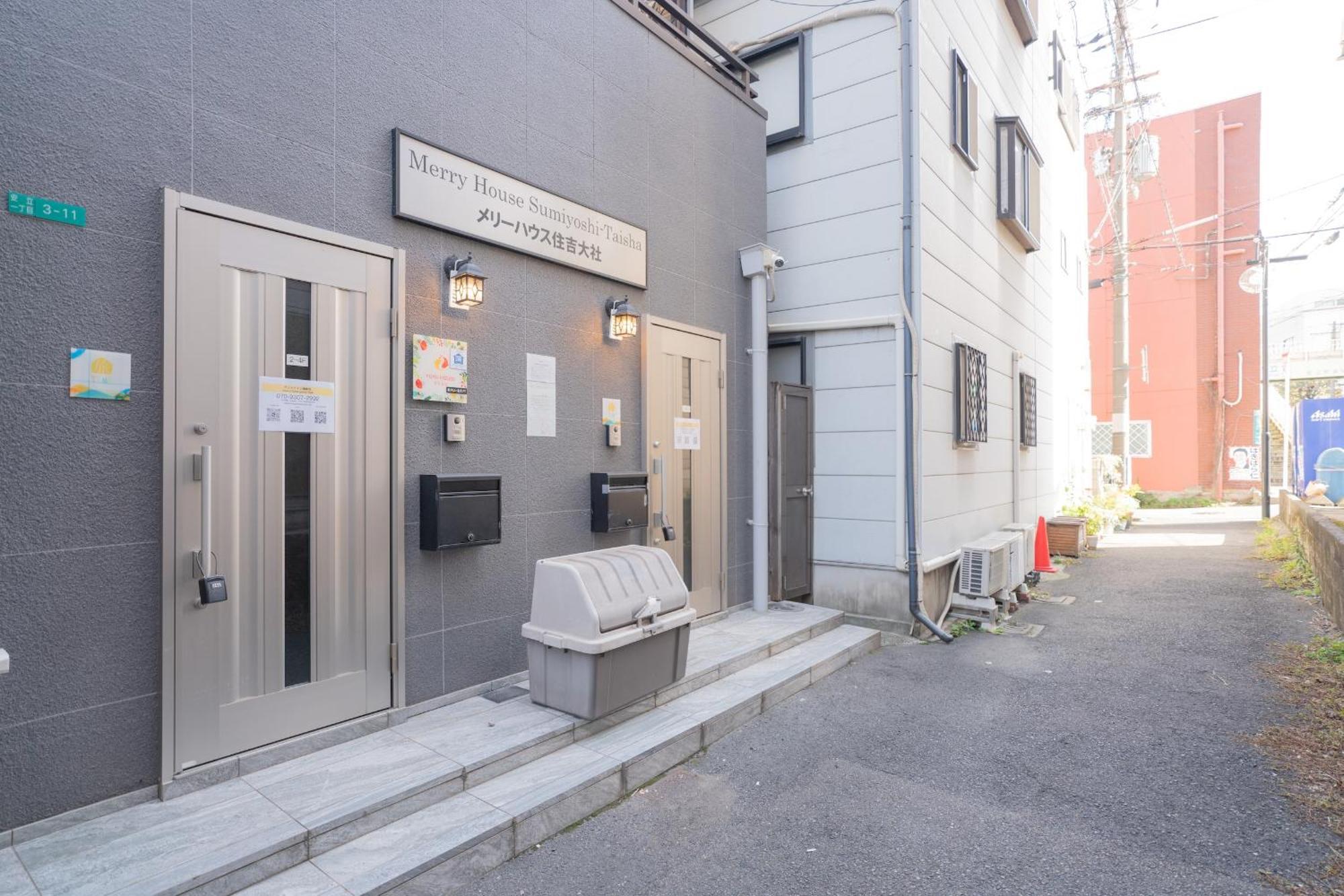 住吉メリー4階建戸建て 最大14人まで! 住吉大社徒歩圏内 梅田奈良関空まで直行 Villa Osaka Bagian luar foto
